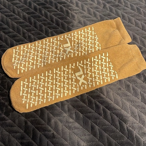 Mens Tan Non-Slip Socks (xl) - Picture 2 of 2